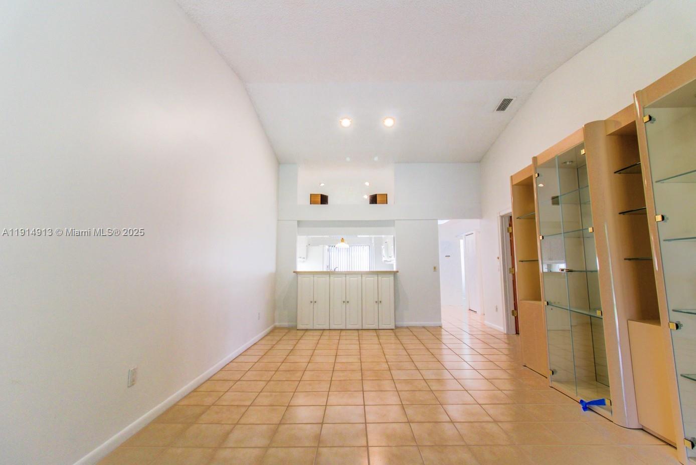 VILLAS OF BOCA DELRAY CON - Residential Lease