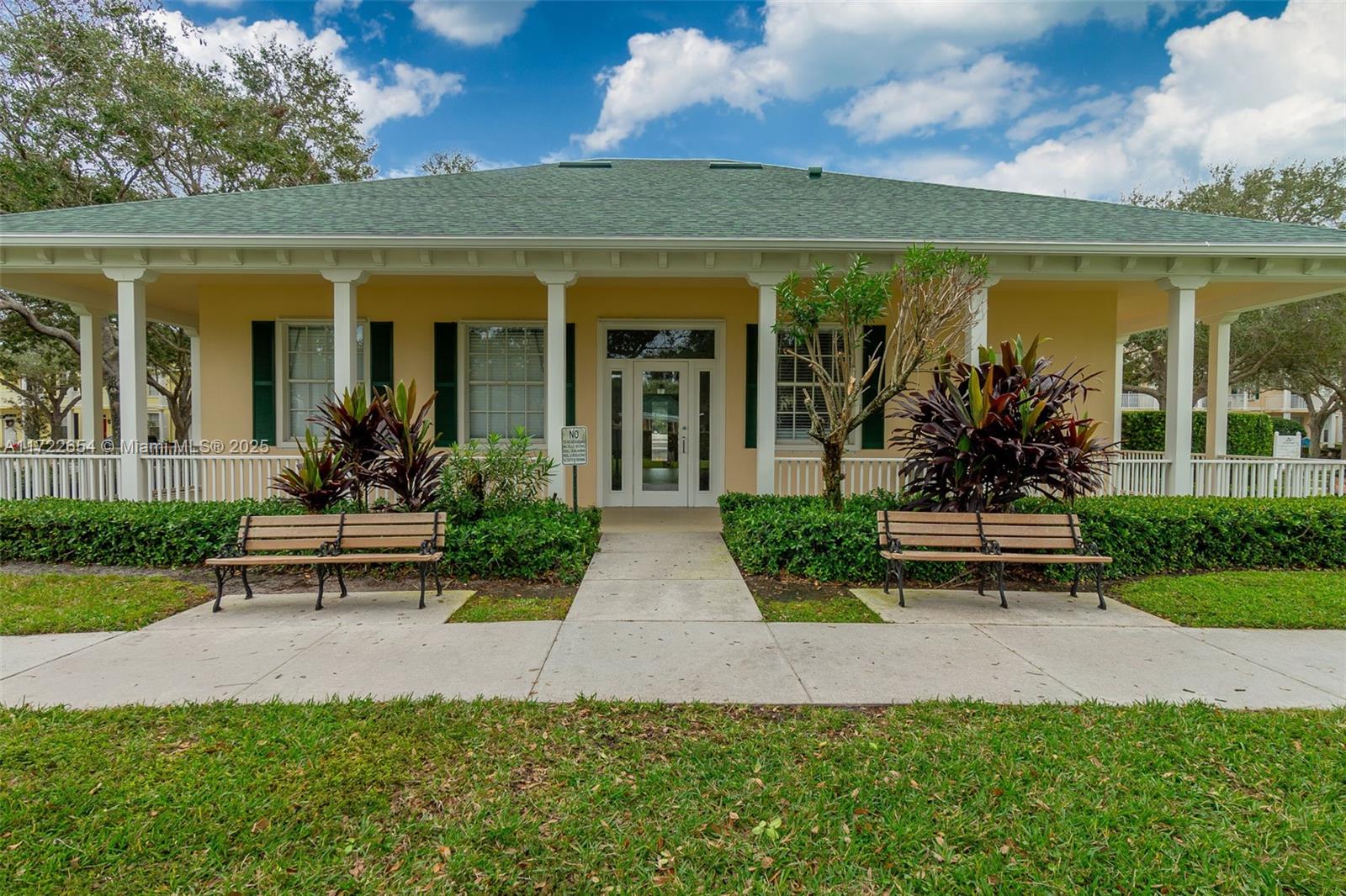 CAMBRIDGE AT ABACOA - Residential