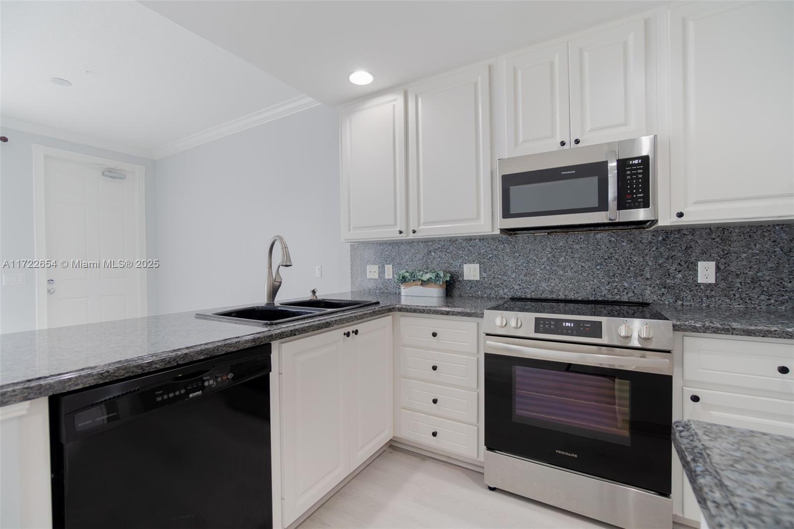 CAMBRIDGE AT ABACOA - Residential