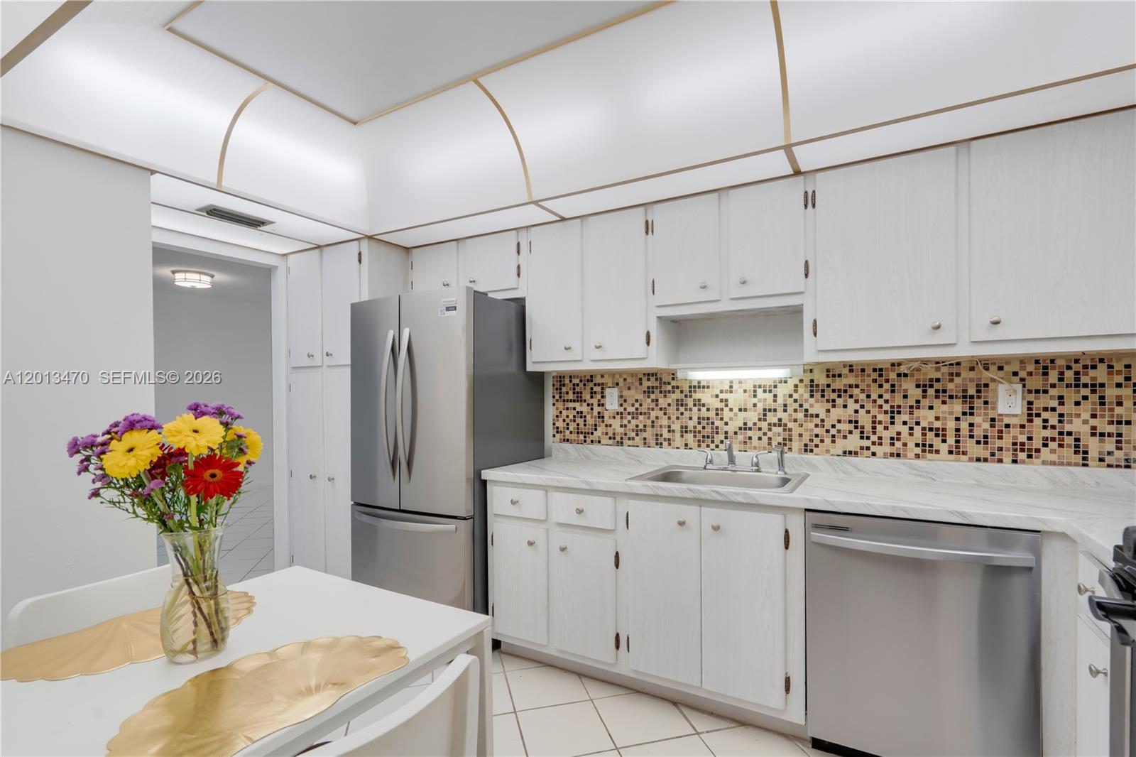 9511 Collins Ave 906