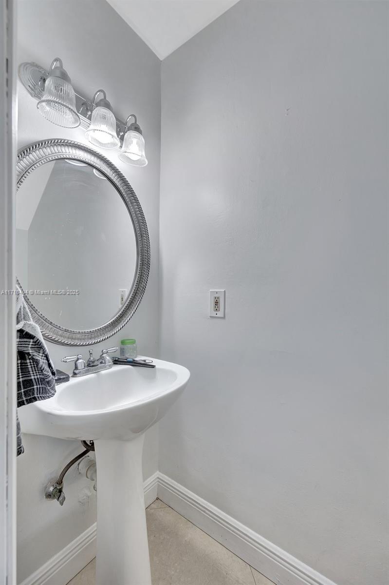 TERRA LAKE VILLAS CONDO - Residential