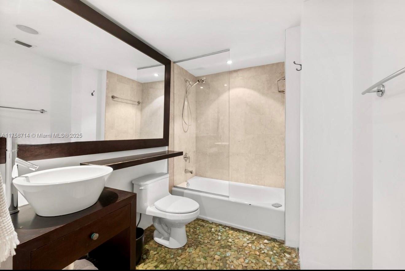 THE COURTS AT SOUTH BEACH - Residential Lease