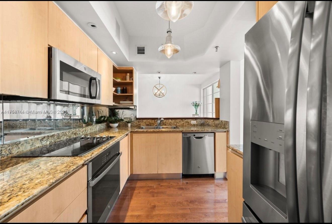 THE COURTS AT SOUTH BEACH - Residential Lease