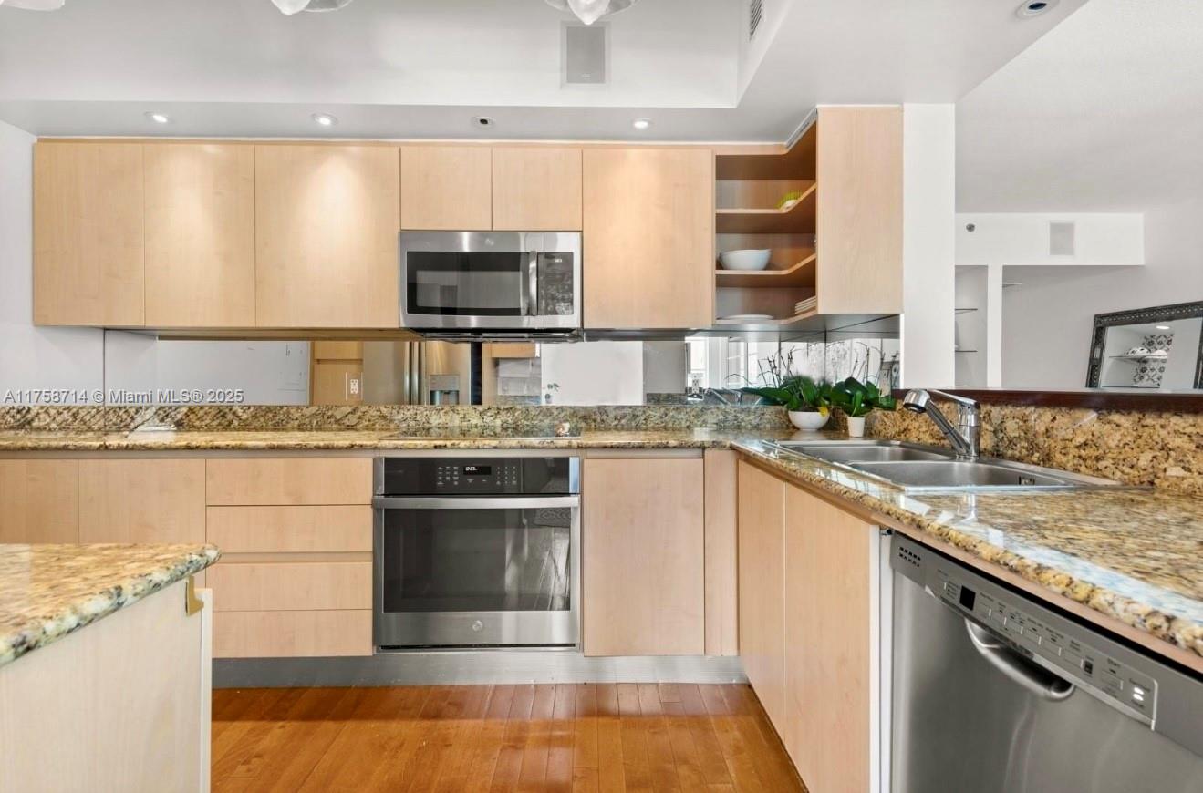 THE COURTS AT SOUTH BEACH - Residential Lease