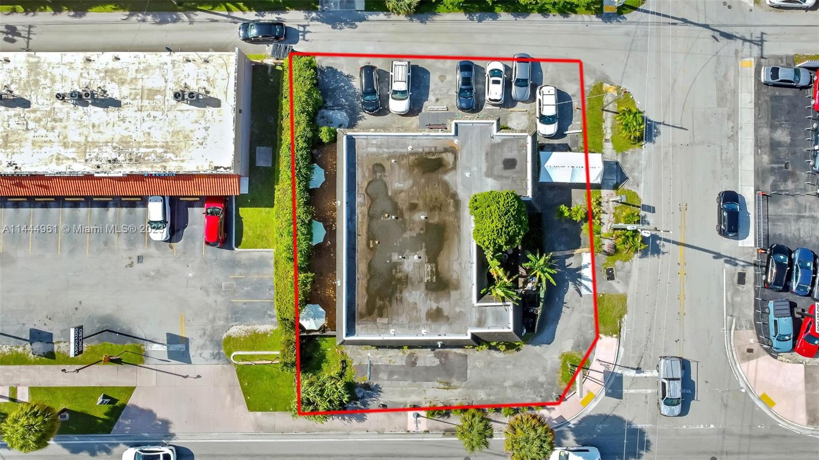 Redevelopment Opportunity. Spanning 2,988sf, this freestanding building sits on a spacious 10,450sf lot with prime location on the corner of 8th Street & SW 73rd Ave offering high traffic visibility. Built in 1953. Presently operating as Holiday Motel. Generated a monthly revenue of over $10K in 2022. Flexible BU-2 zoning designation, allowing a wide range of redevelopment possibilities, such as retail stores, restaurants, offices, banks, hotels, & more. In some cases, mixed-use development is also possible. Buyers should consult with experts to understand specific limitations & possibilities for this lot. Located minutes away from MIA. Easy access to the SR-826 & SR-836. Land also available for lease at $150k/year. Owner open to a long-term land lease.