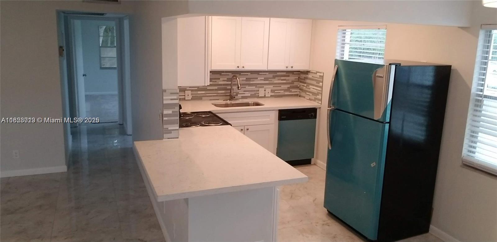 55-year and older Community. 2B+1.5B. 2nd Floor. Elevator. Modern open kitchen with wood cabinets, granite countertops and high-end stainless steel appliances. Renovated bathrooms with beautiful vanities. Porcelain and carpeting in bedrooms. Spacious walk-in closets. Private screened patio with lovely garden view (lake view from kitchen/dining area). Corner unit so extra windows and light. Must Rent ...VACANT on Lock Box.
LOCATED IN FANSHAW. SPECTACULAR CLUBHOUSE W/THEATER OFFERING LIVE SHOWS & MOVIES, LECTURES -- FITNESS CENTER -- OLYMPIC INDOOR POOL AND OUTDOOR POOLS -- TENNIS -- GUARD-GATED -- COURTESY BUSES TO MALLS, SHOPPING, RESTAURANTS, OFFICE BUILDINGS -- GOLF COURSE IS ACROSS THE STREET FROM GATE ENTRANCE
