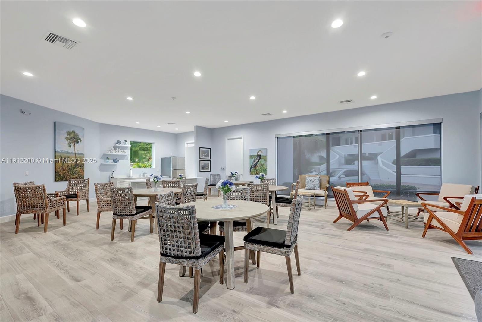 THE ADMIRALTY CONDO - Residential