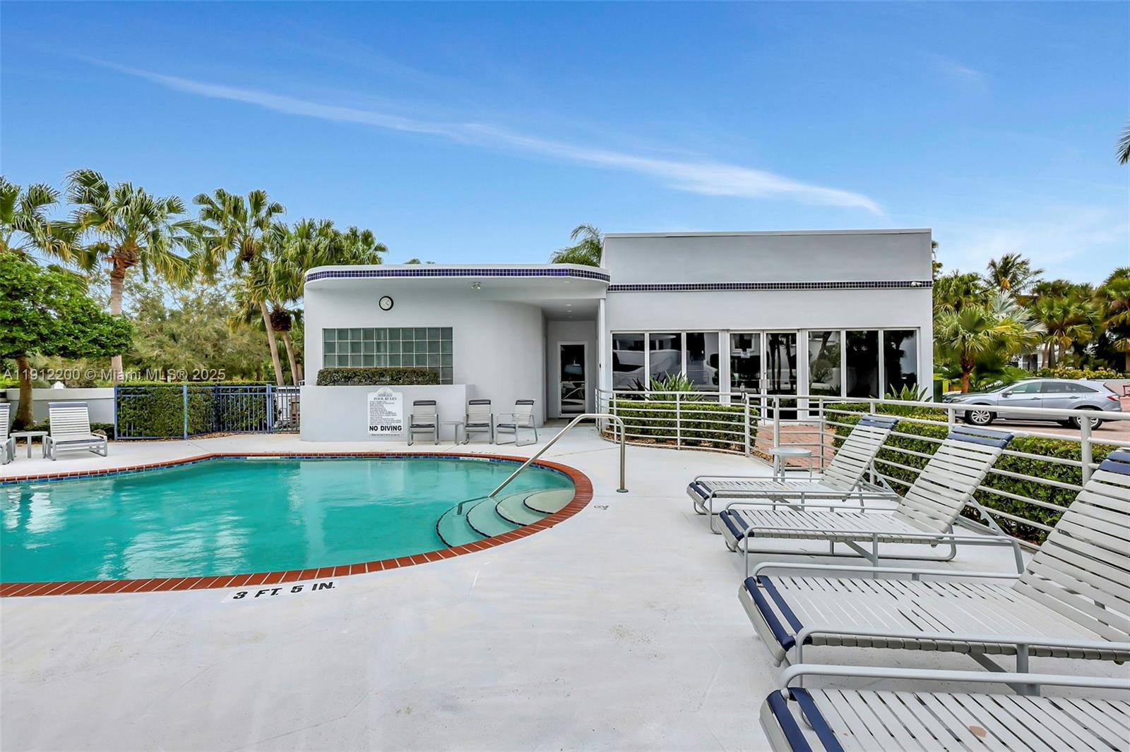 THE ADMIRALTY CONDO - Residential