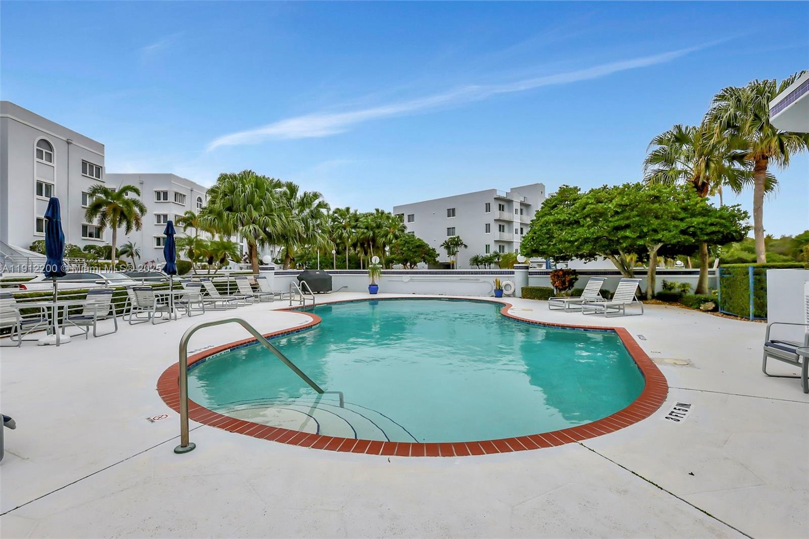 THE ADMIRALTY CONDO - Residential