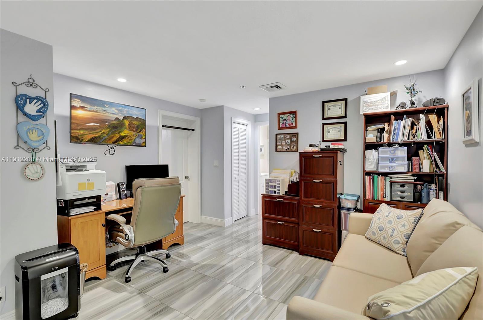 THE ADMIRALTY CONDO - Residential