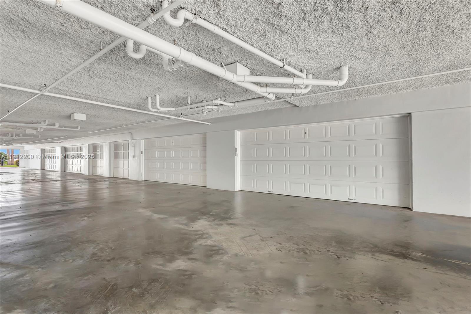 THE ADMIRALTY CONDO - Residential