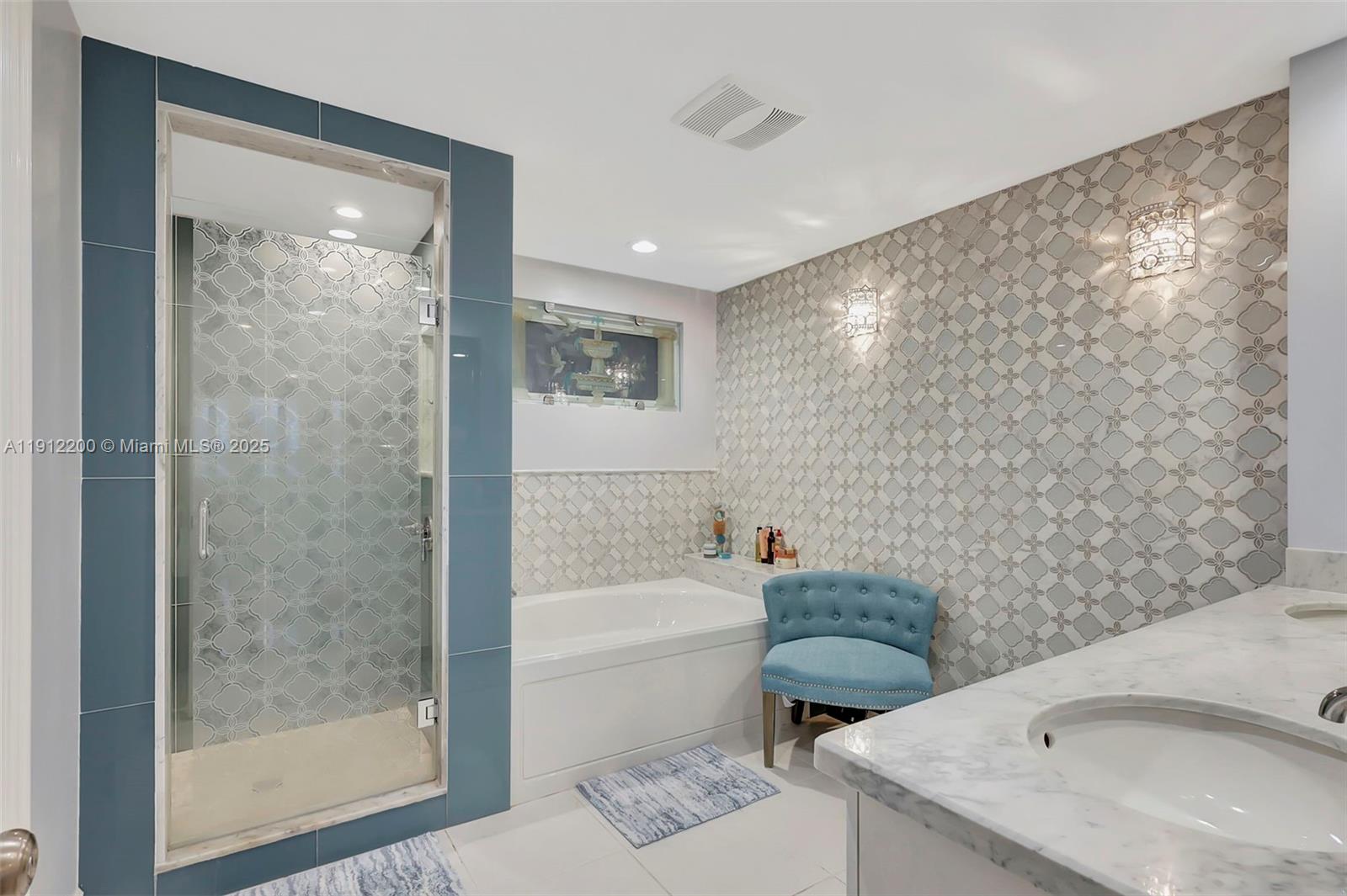 THE ADMIRALTY CONDO - Residential