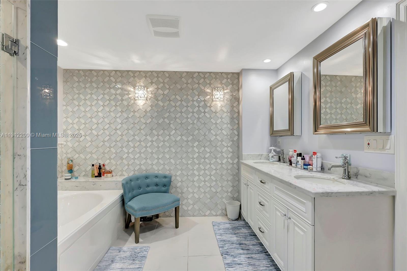 THE ADMIRALTY CONDO - Residential