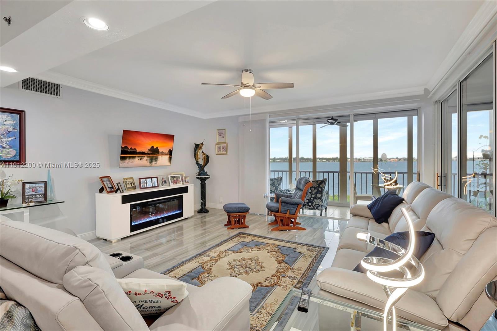 THE ADMIRALTY CONDO - Residential