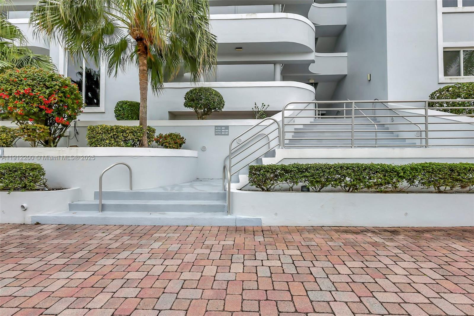 THE ADMIRALTY CONDO - Residential