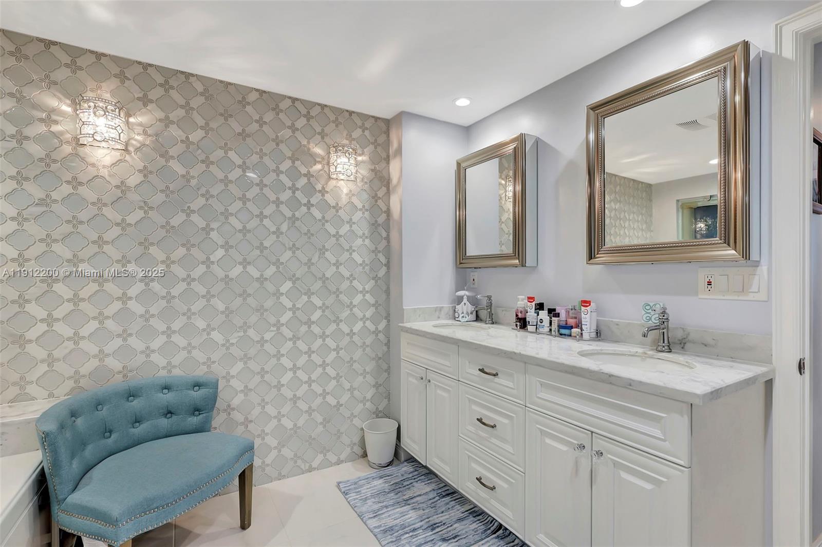 THE ADMIRALTY CONDO - Residential