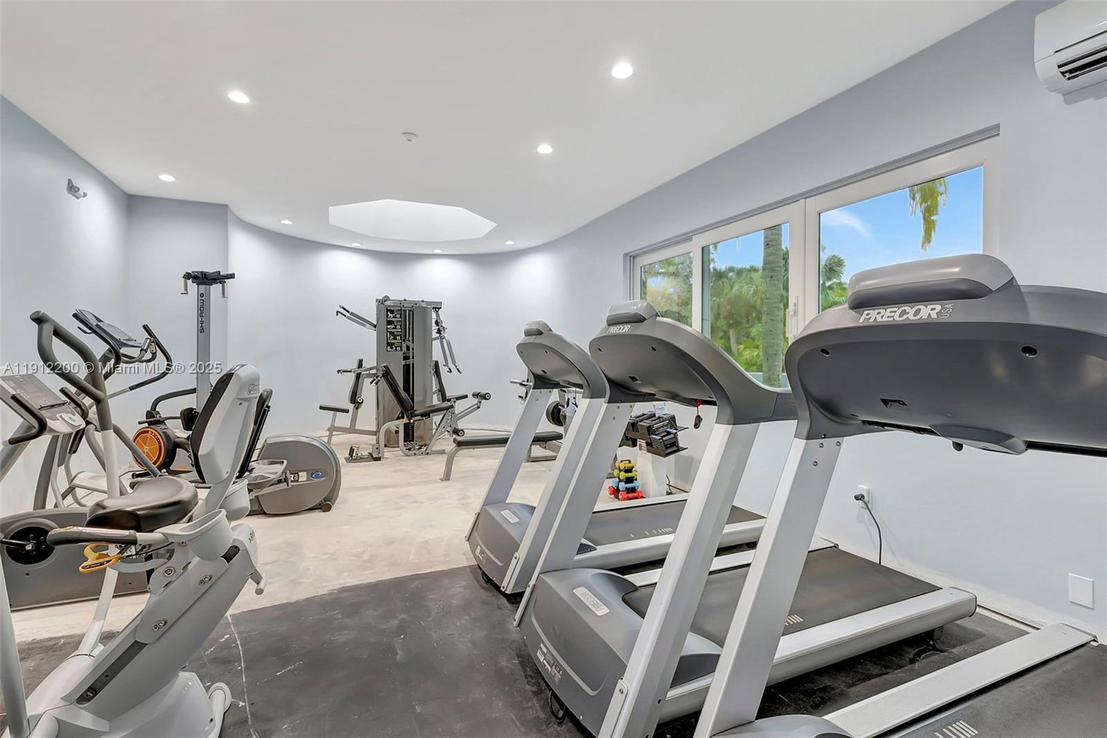 THE ADMIRALTY CONDO - Residential