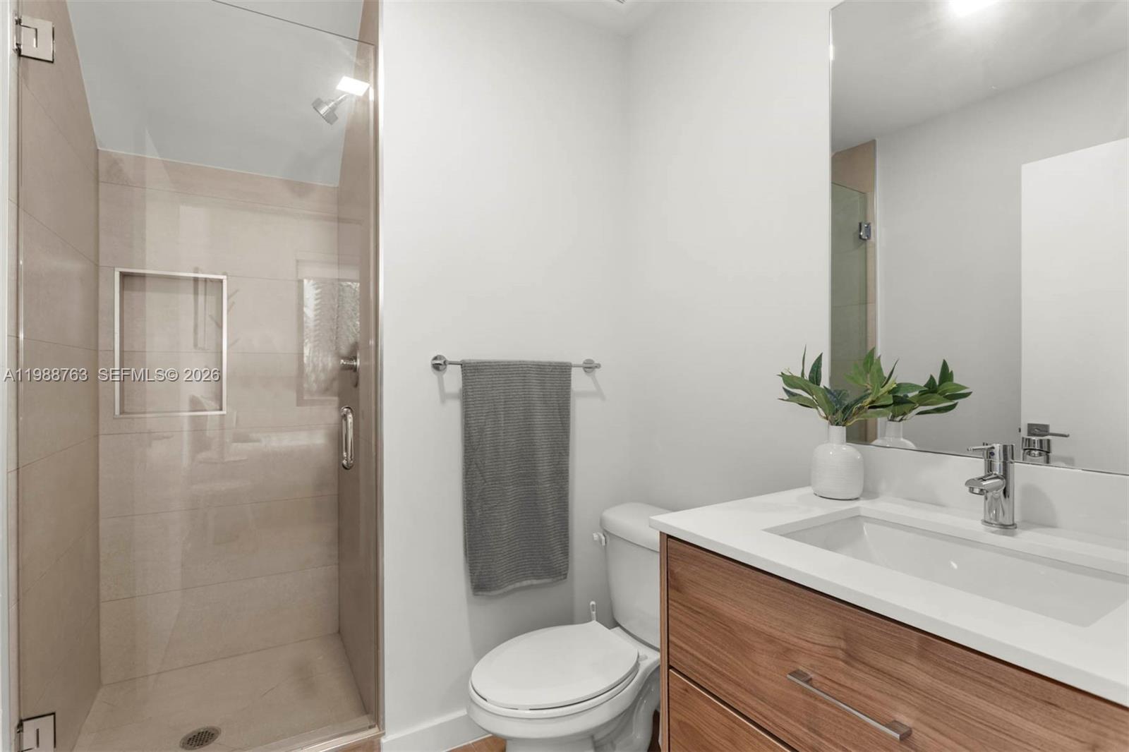 LAWRENCE ESTATES LAND COS - Residential Lease