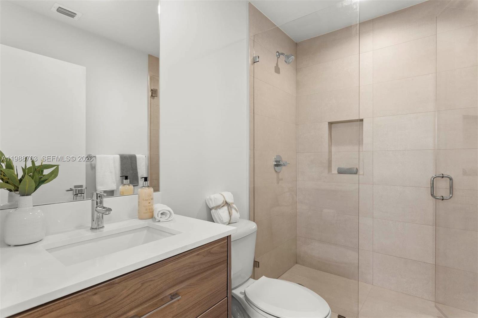 LAWRENCE ESTATES LAND COS - Residential Lease