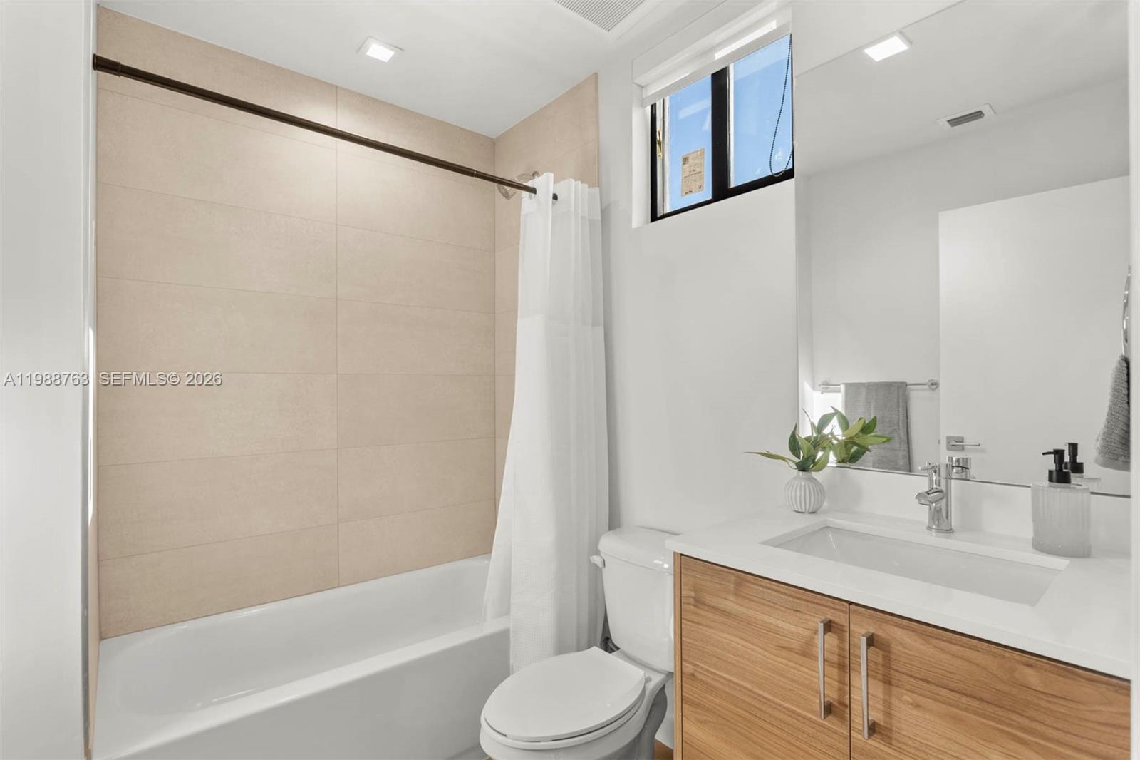 LAWRENCE ESTATES LAND COS - Residential Lease