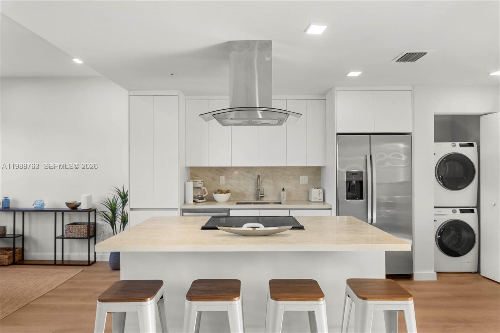 LAWRENCE ESTATES LAND COS - Residential Lease