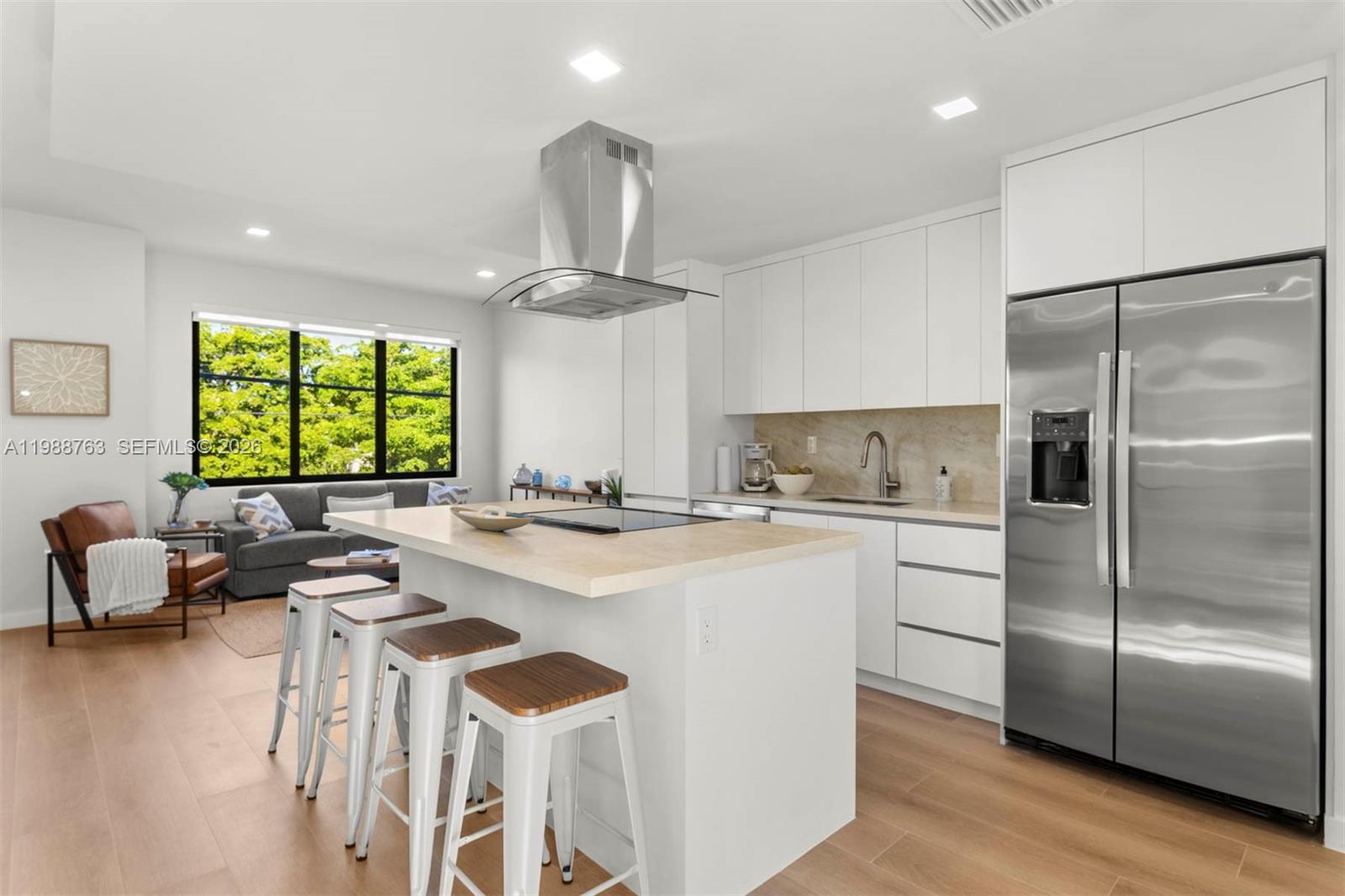 LAWRENCE ESTATES LAND COS - Residential Lease