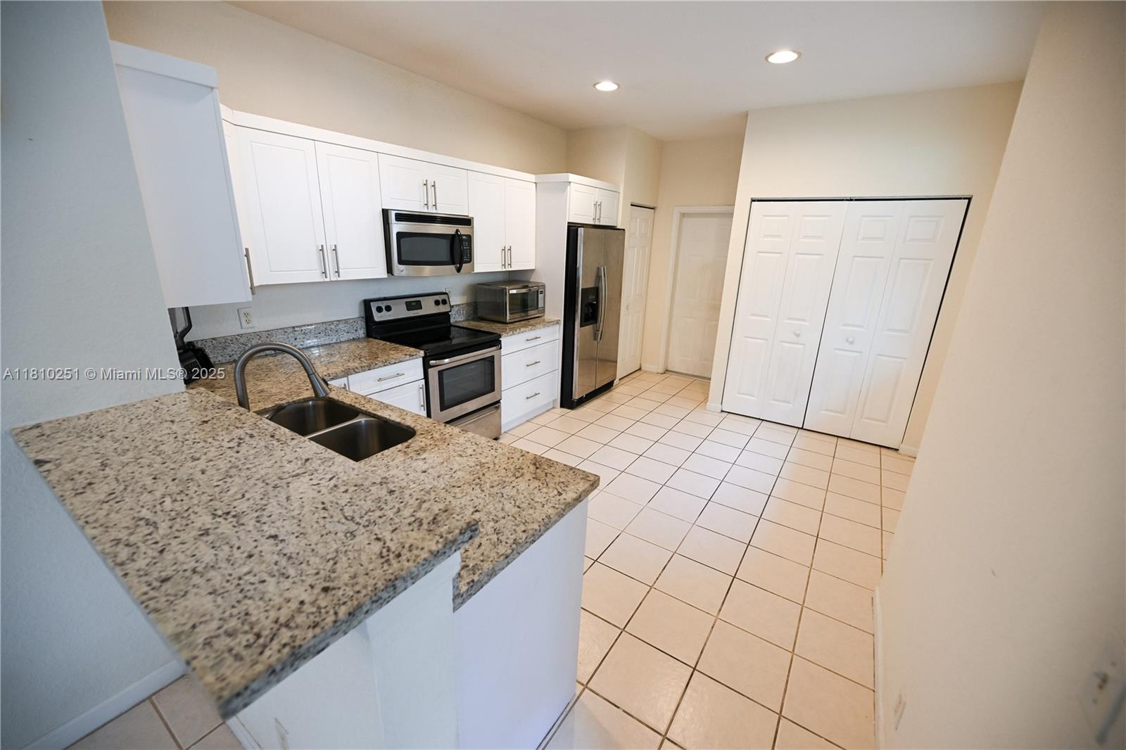 3963 Orange Tree Ln
