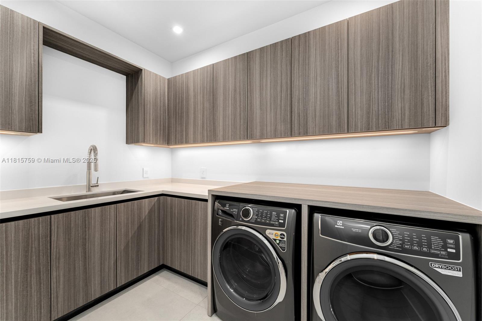 RIDGELINE ESTATES - Residential