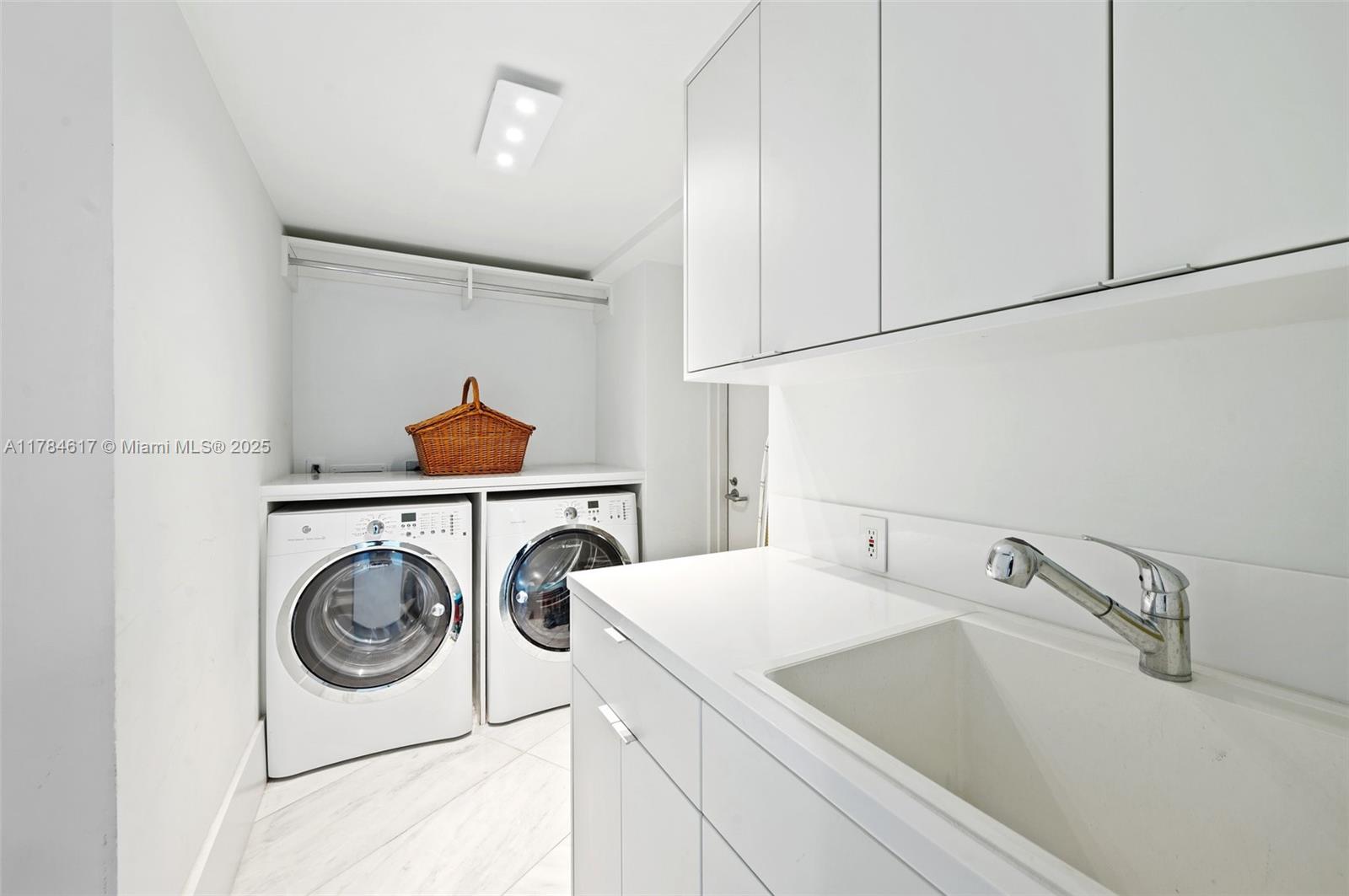 BRISTOL TOWERS CONDO - Residential