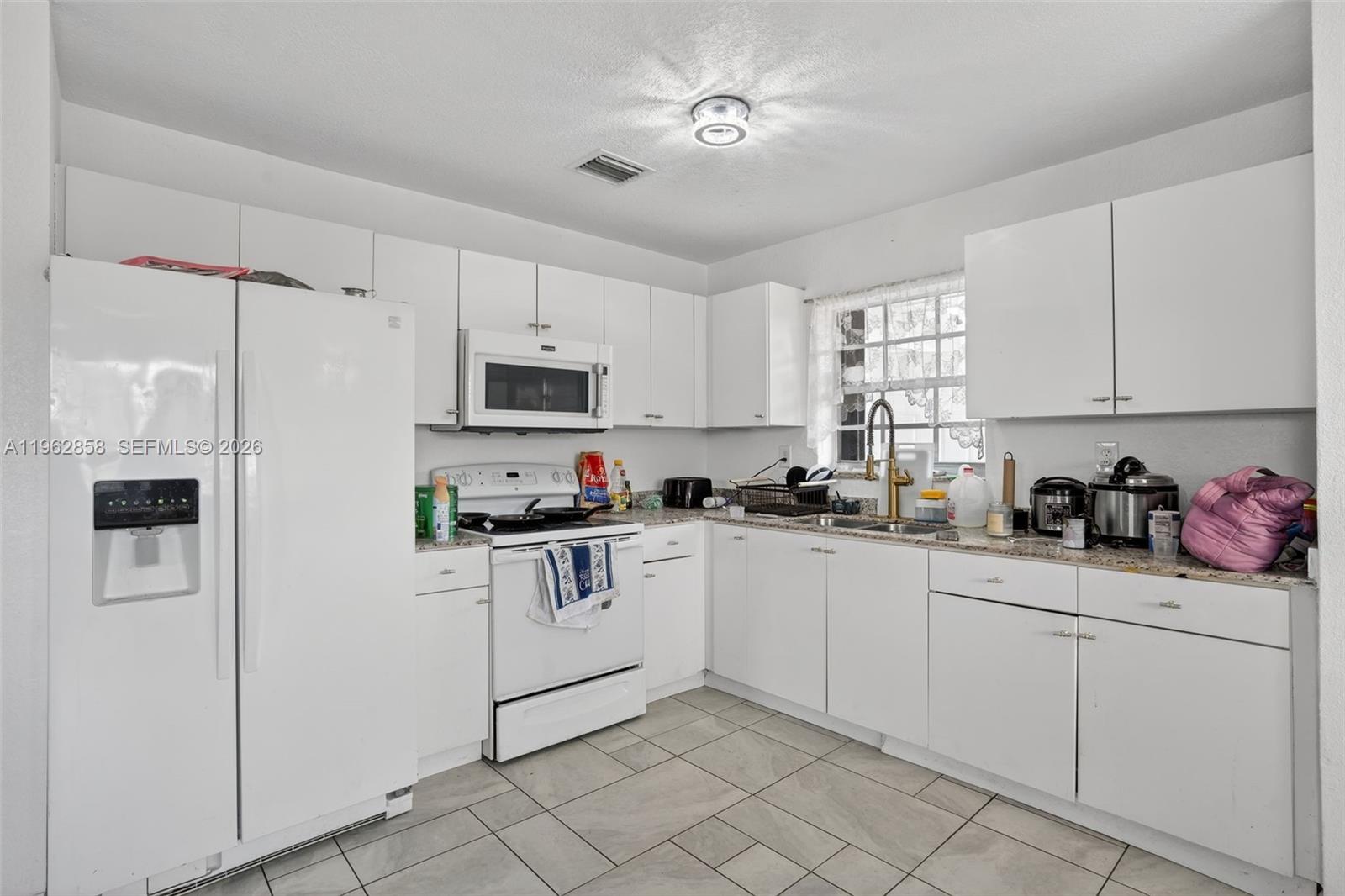 LAKEWOOD ESTS - Residential