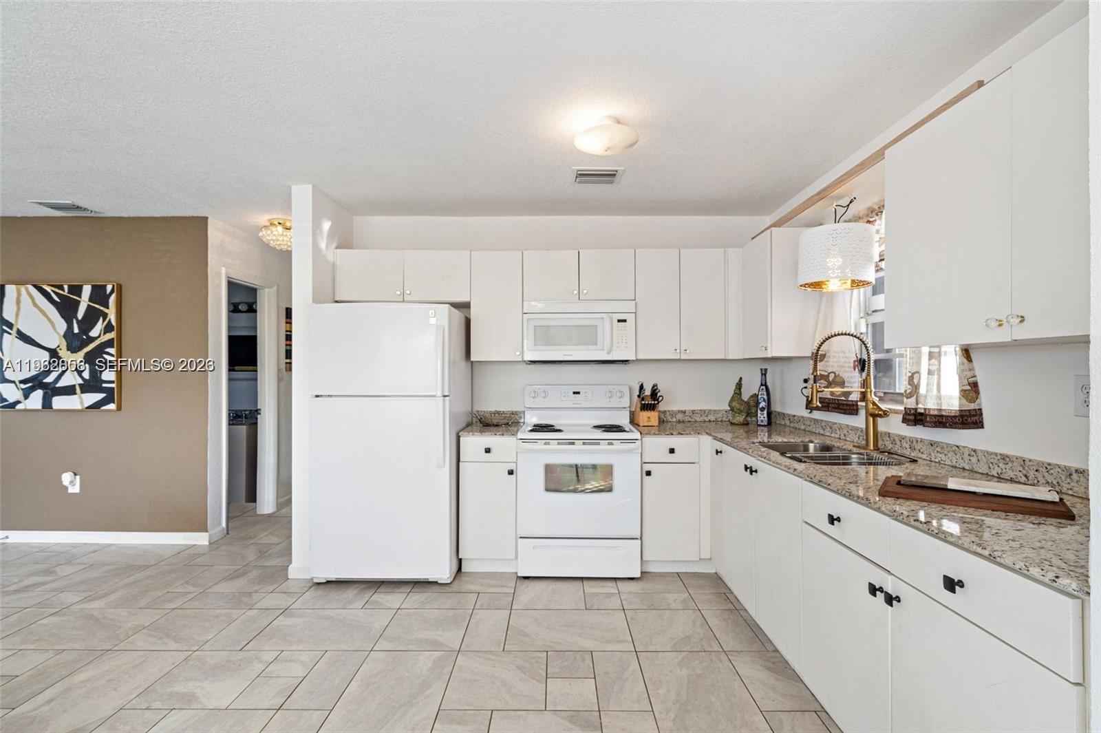 LAKEWOOD ESTS - Residential