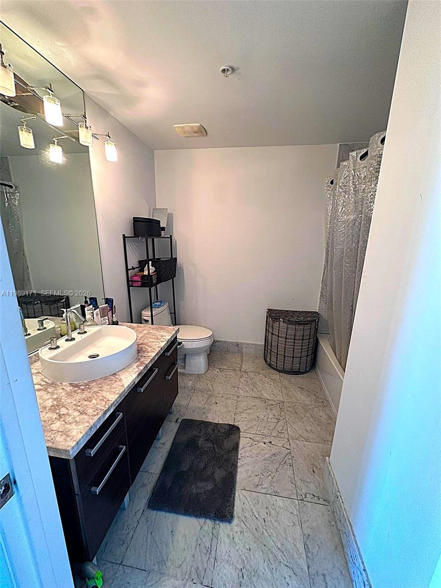 VIZCAYNE NORTH CONDO - Residential Lease