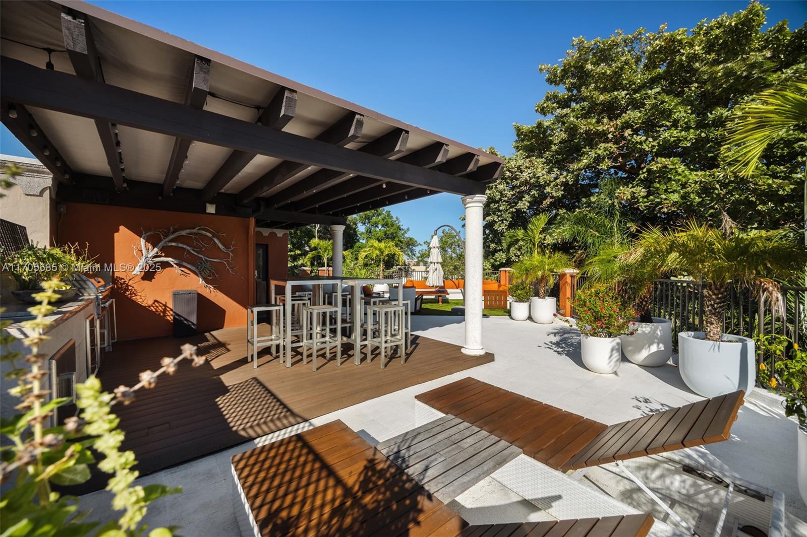 CLOISTERS ON THE BAY COND - Residential