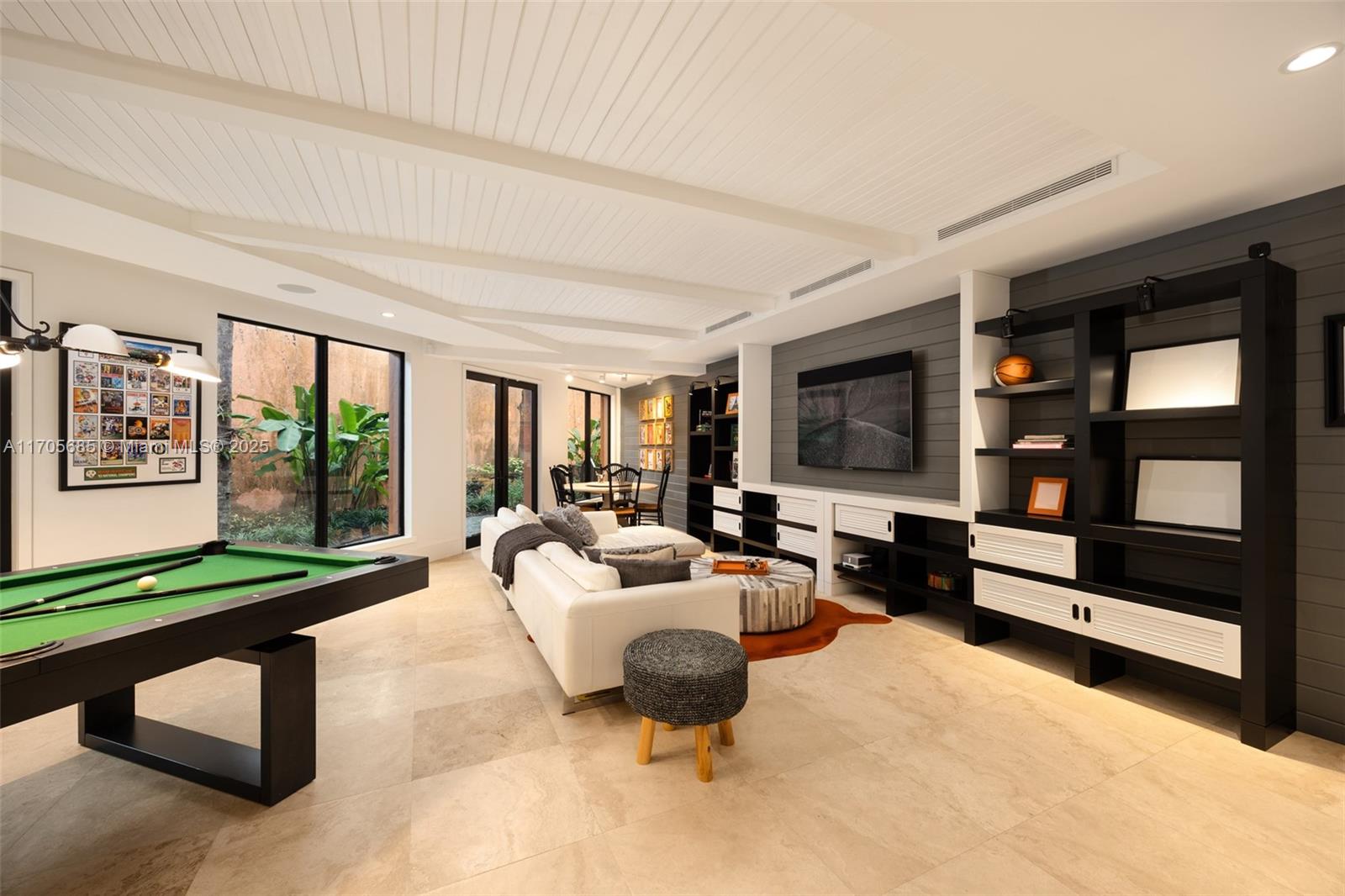 CLOISTERS ON THE BAY COND - Residential