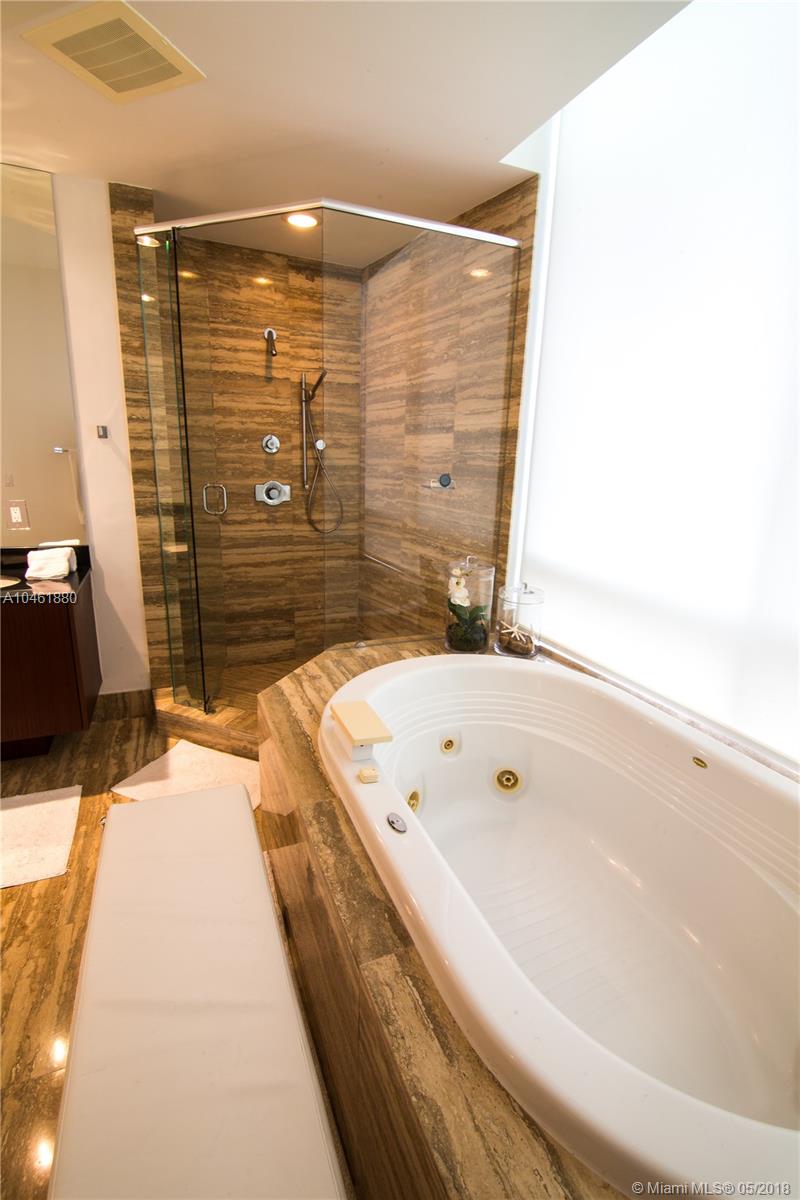 Trump Tower III - Residential Lease