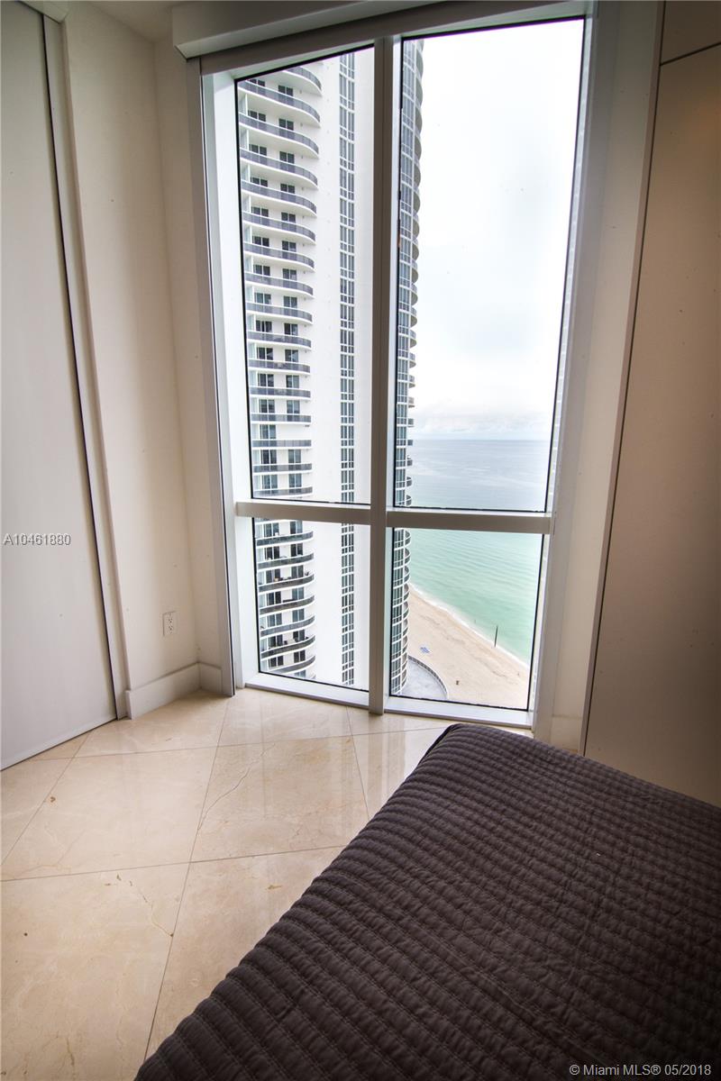 Trump Tower III - Residential Lease