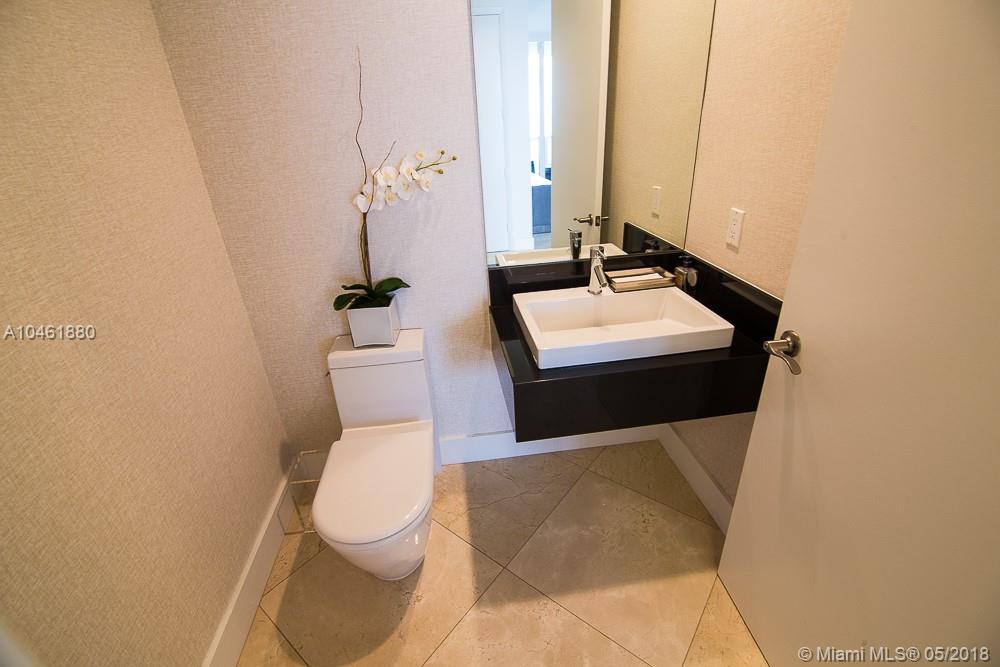 Trump Tower III - Residential Lease