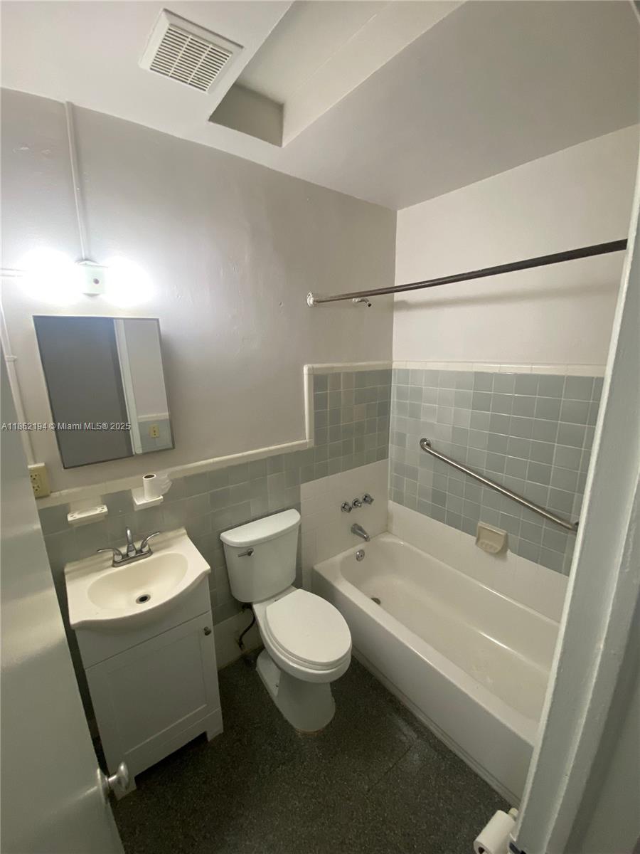 OPA LOCKA 2ND REV PLAT NO - Residential Lease