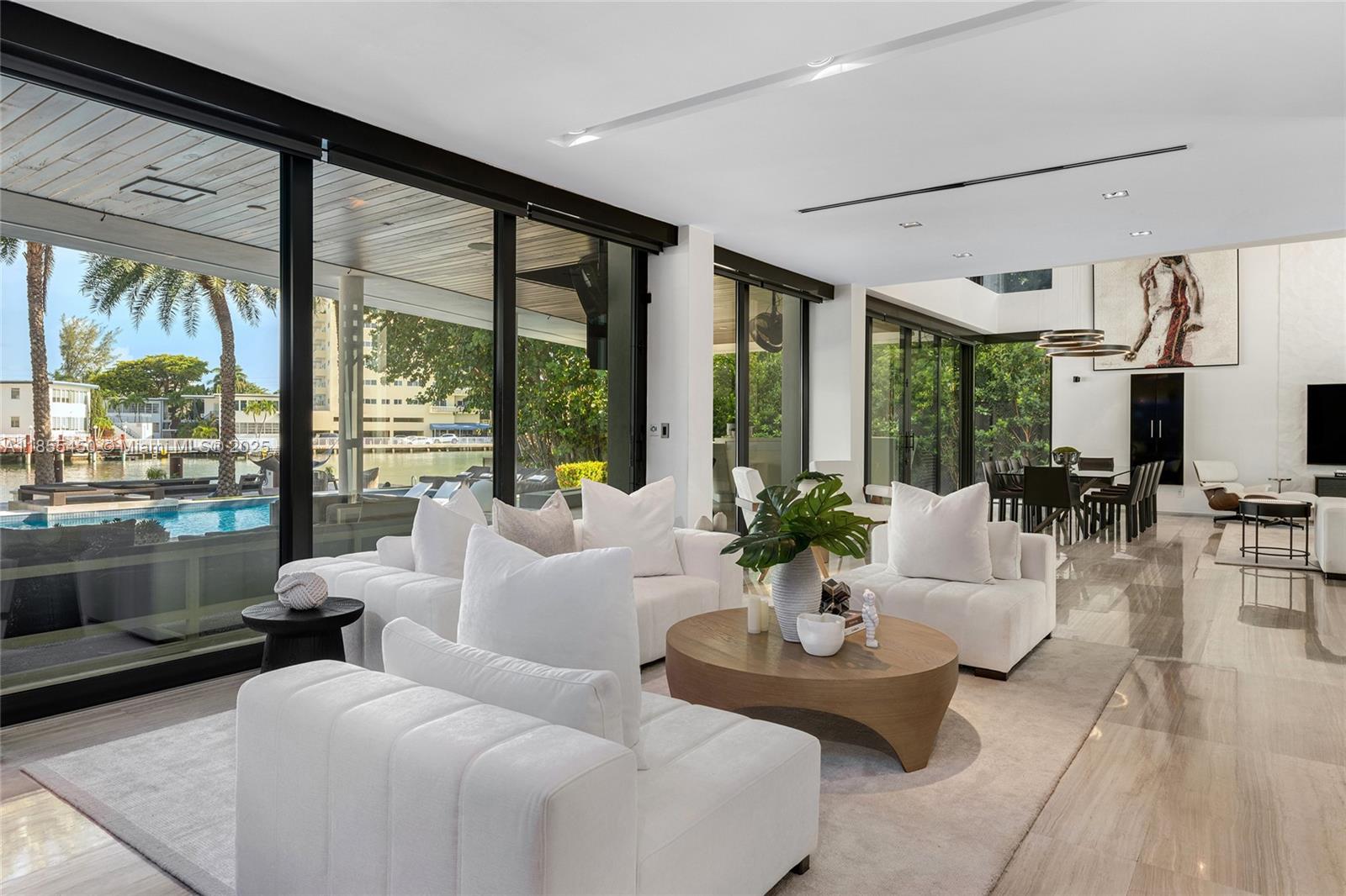 SURPRISE POINT - Residential