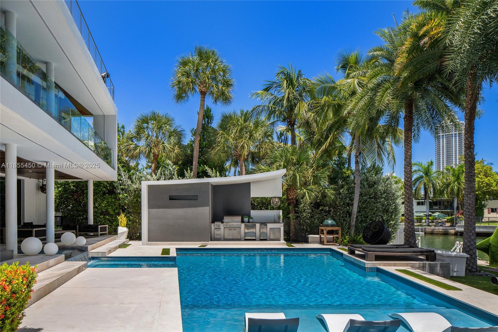SURPRISE POINT - Residential