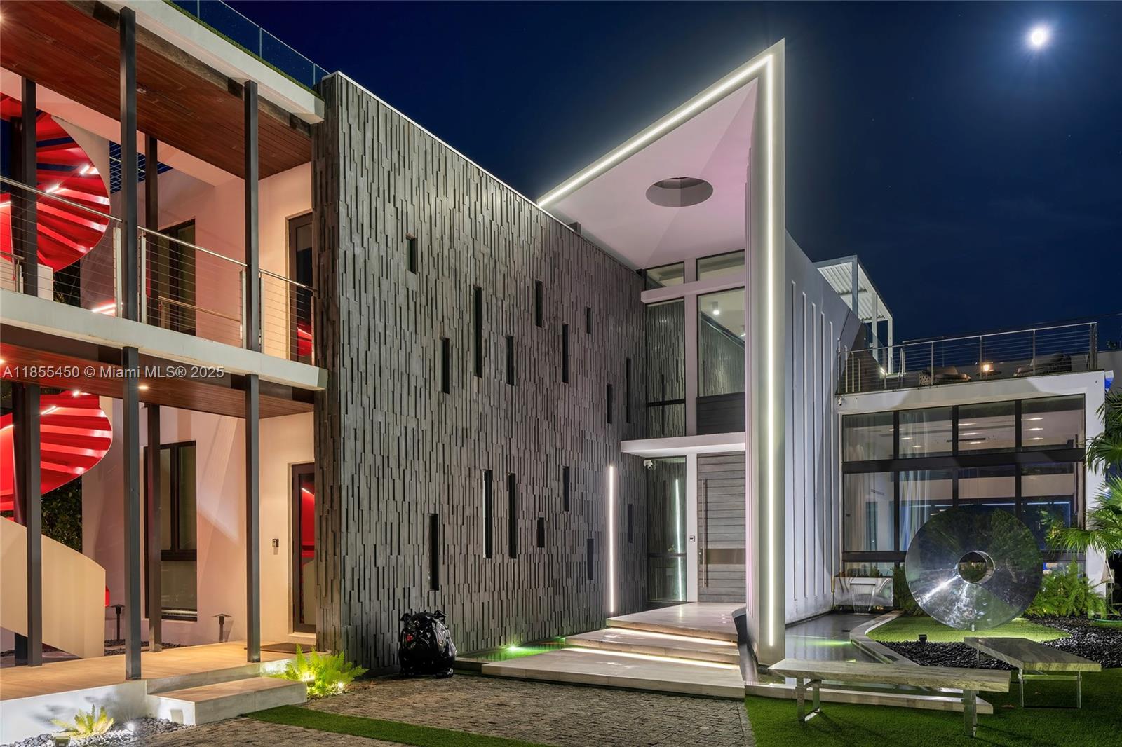 SURPRISE POINT - Residential