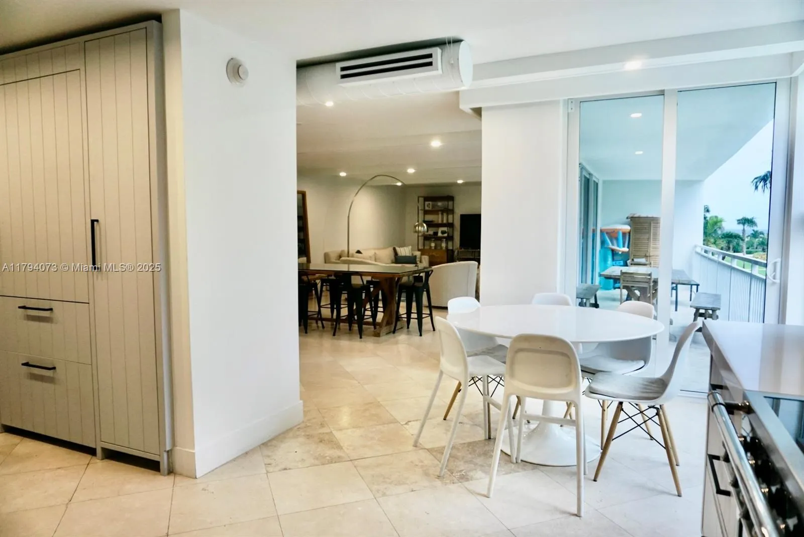 Key Biscayne, Florida 33149, United States, 3 Bedrooms Bedrooms, ,3 BathroomsBathrooms,Residential,Pending,119305