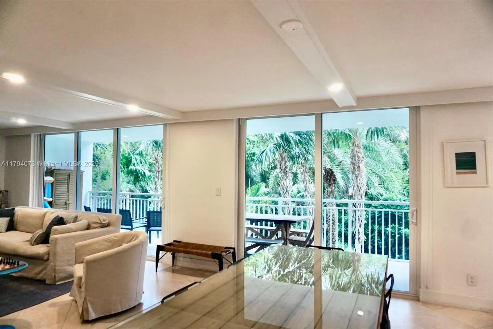 Key Biscayne, Florida 33149, United States, 3 Bedrooms Bedrooms, ,3 BathroomsBathrooms,Residential,Pending,119305