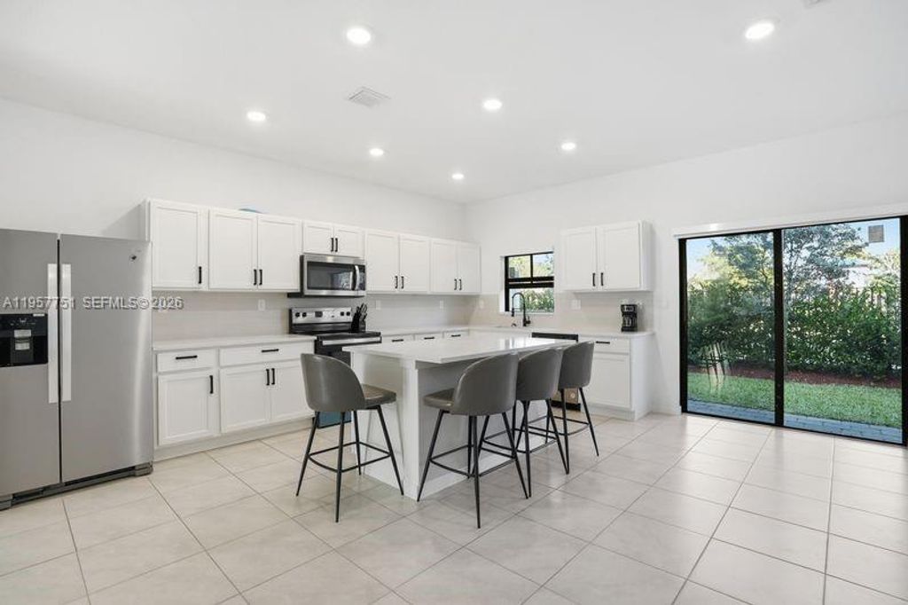 Photo of 816 NW 3rd Ter #818, Pompano Beach, FL 33060 (MLS # A11957751)