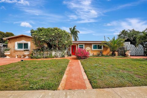 Photo of 421 NW 77th Way, Pembroke Pines, FL 33024 (MLS # A11904691) Photo of 421 NW 77th Way, Pembroke Pines, FL 33024 (MLS # A11904691)