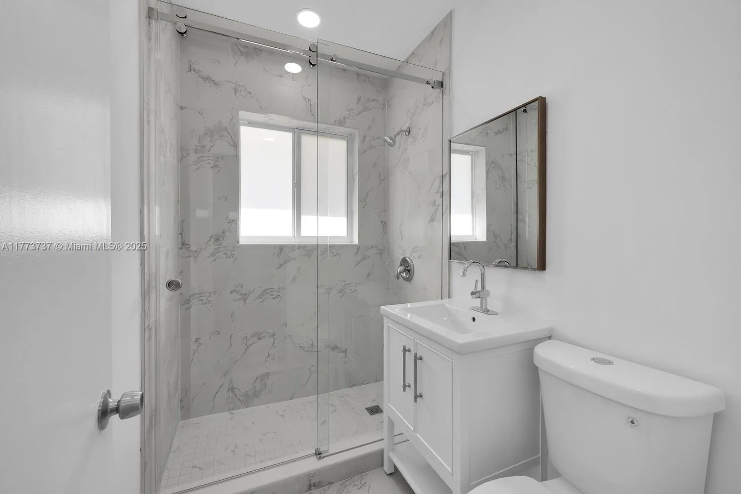 Miami, Florida 33145, United States, 2 Bedrooms Bedrooms, ,1 BathroomBathrooms,Residential,Active,99029