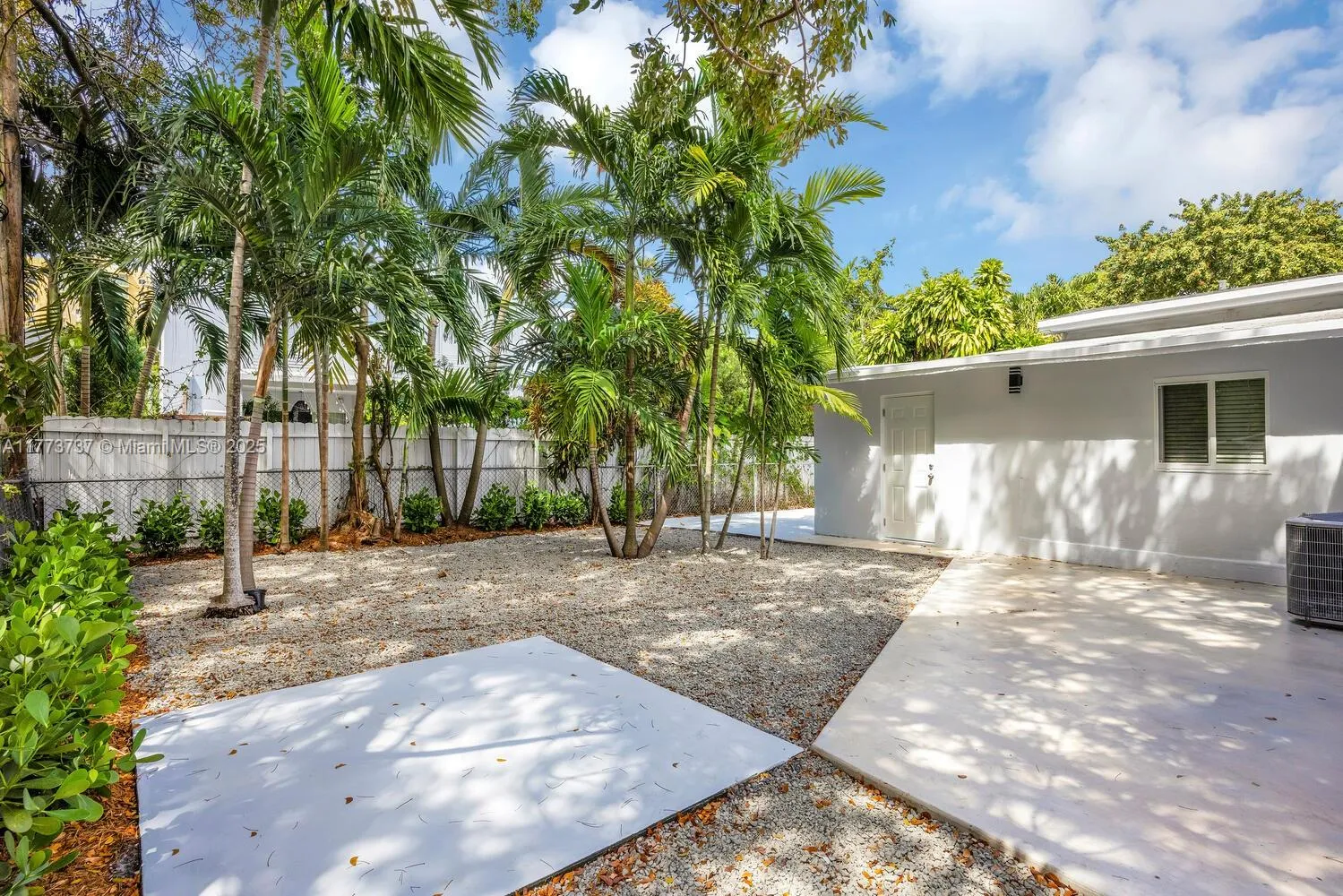 Miami, Florida 33145, United States, 2 Bedrooms Bedrooms, ,1 BathroomBathrooms,Residential,Active,99029