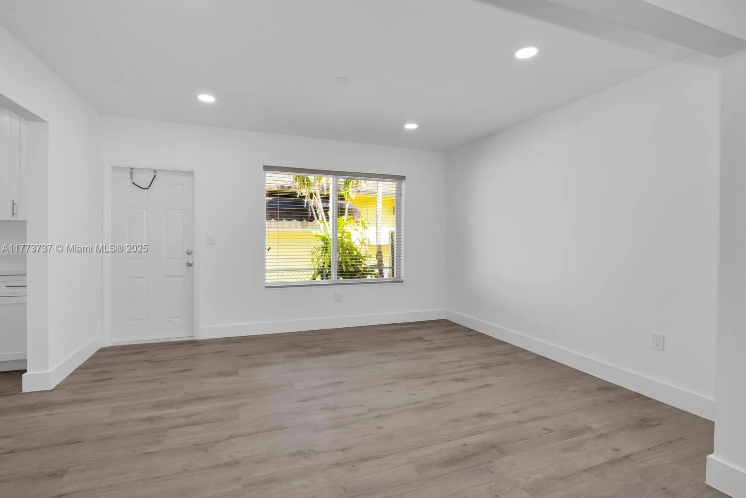 Miami, Florida 33145, United States, 2 Bedrooms Bedrooms, ,1 BathroomBathrooms,Residential,Active,99029