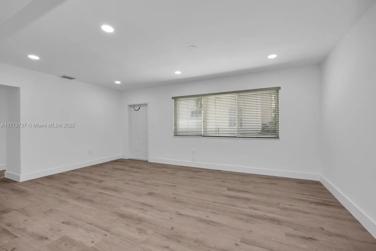 Miami, Florida 33145, United States, 2 Bedrooms Bedrooms, ,1 BathroomBathrooms,Residential,Active,99029