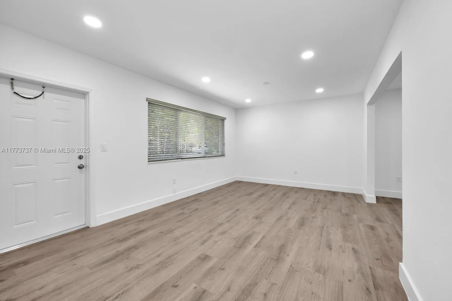 Miami, Florida 33145, United States, 2 Bedrooms Bedrooms, ,1 BathroomBathrooms,Residential,Active,99029